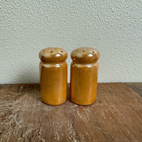 Vintage Porcelain Orange Lusterware yellow blue hand painted salt pepper shakers - Picture 7 of 8
